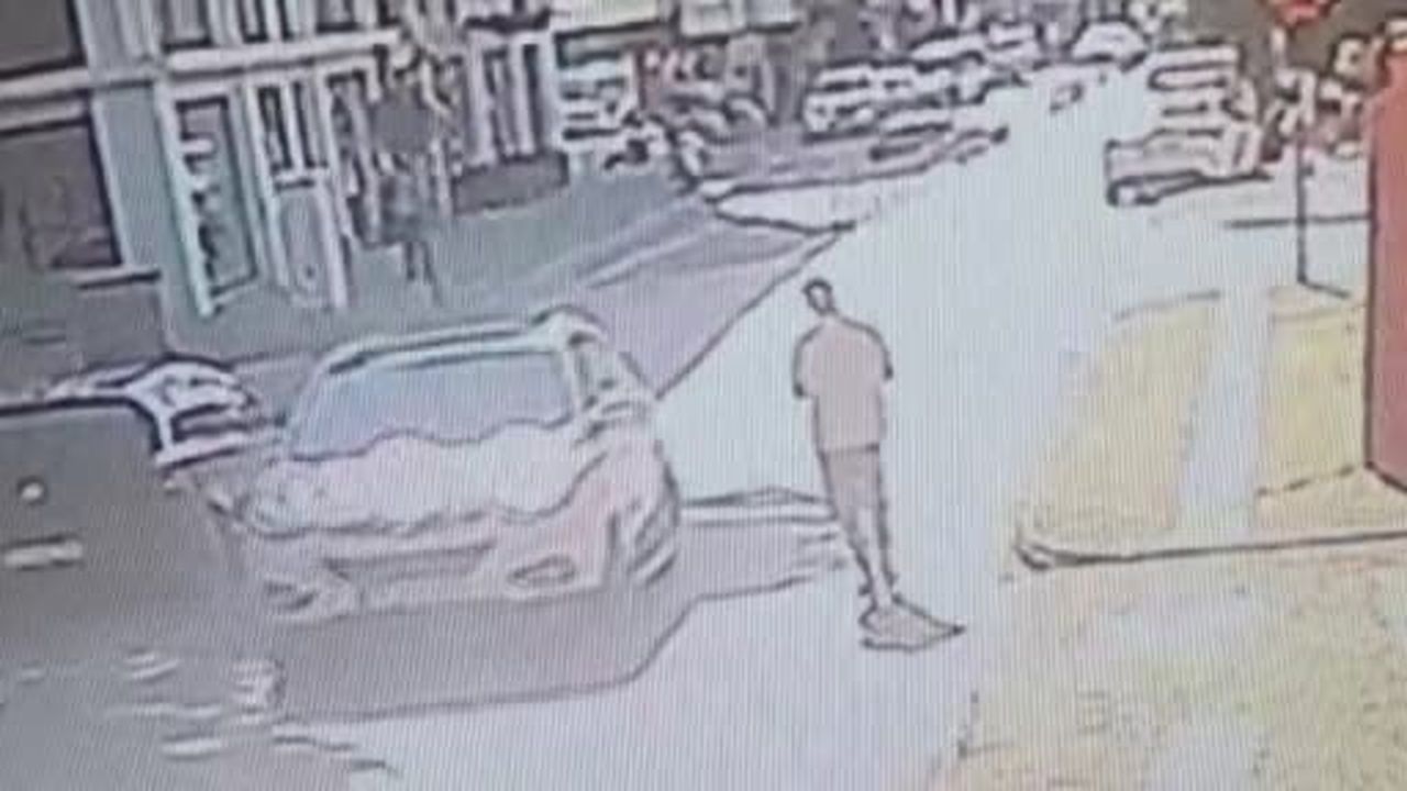 Motosiklet ile otomobil böyle çarpıştı: 2 yaralı