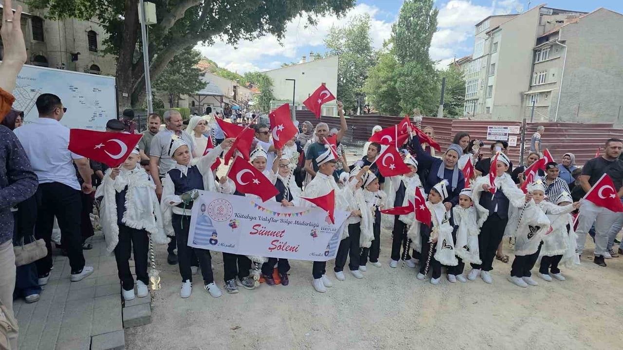 SULTAN II. BAYEZİD VAKFI'NIN ASIRLARDIR SÜRDÜRÜLEN HAYIR ŞARTI KAPSAMINDA 27 ÇOCUK İÇİN SÜNNET...
