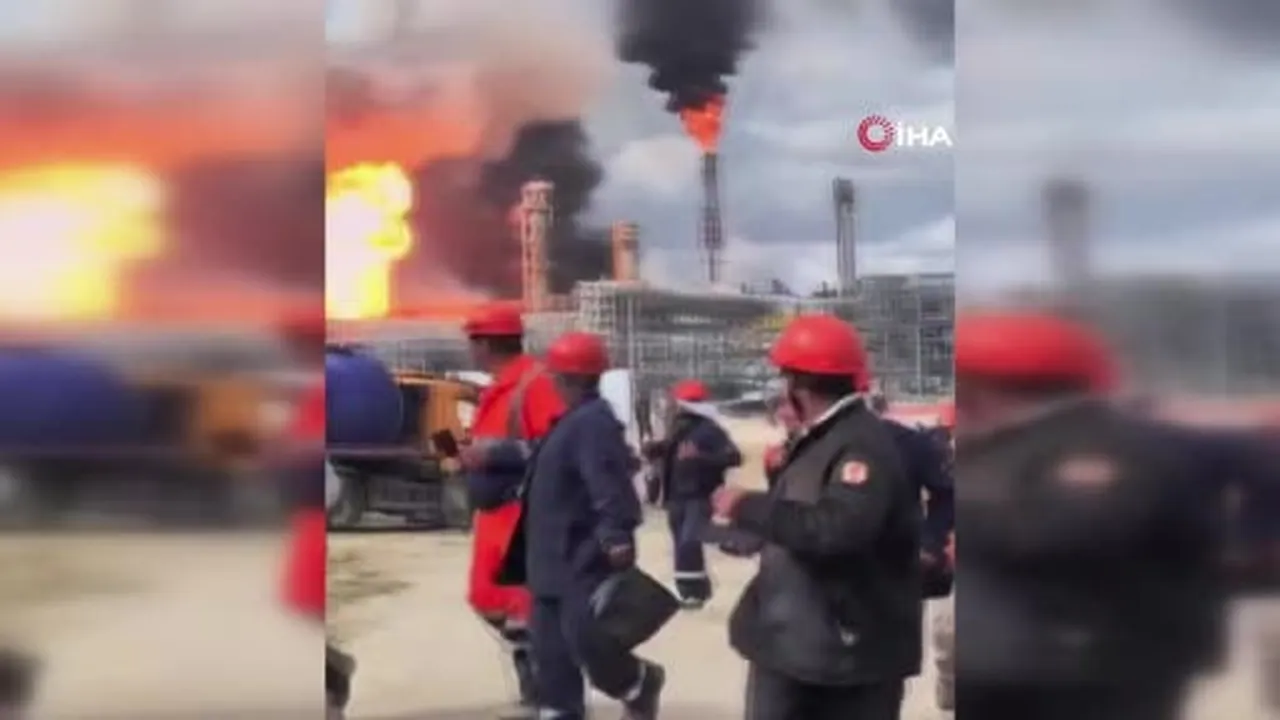 Rusya'nın uzak doğusundaki Amur bölgesinde inşaatı süren gaz-kimya kompleksinde dün çıkan yangında...