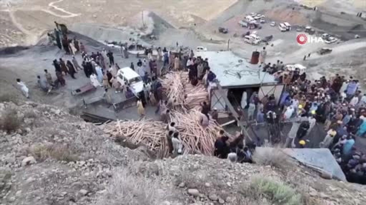 Pakistan'ın Belucistan eyaletindeki bir kömür madeninde meydana gelen patlamada en az 32 madenci...