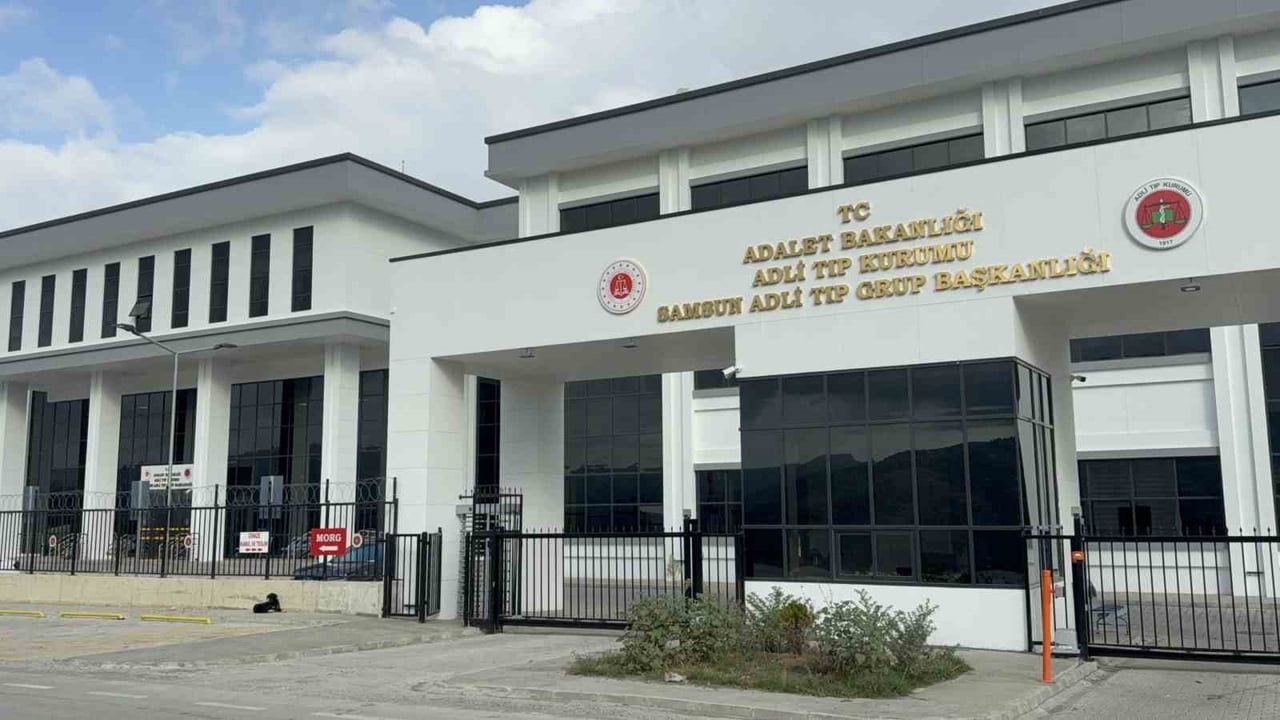 KÜÇÜK ÇOCUĞUN CANSIZ BEDENİ, OTOPSİ YAPILMAK ÜZERE SAMSUN ADLİ TIP GRUP BAŞKANLIĞINA...