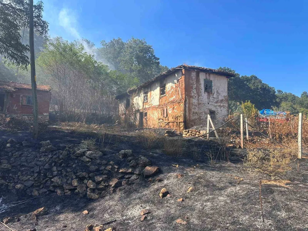 BİLECİK’TE YANGIN ORMANLIK ALANA SIÇRADI