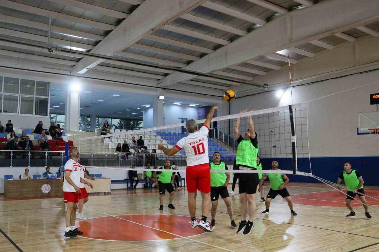 KAMU KURUM VE KURULUŞLARINDA GÖREV YAPAN PERSONELLERİ SPORUN BİRLEŞTİRİCİ GÜCÜYLE BULUŞTURAN 4....