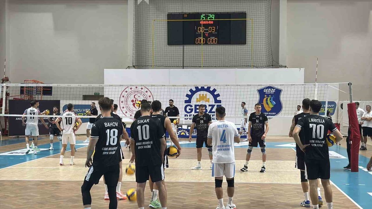GEBZE BELEDİYESİ TARAFINDAN MERHUM BAŞKAN YARDIMCISI DURSUN ALİ ARSLAN ANISINA DÜZENLENEN VOLEYBOL...