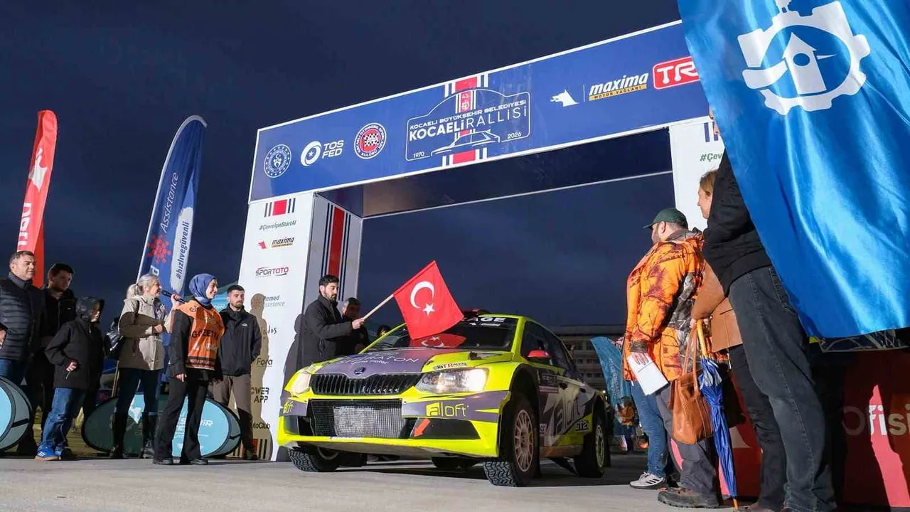 TÜRKİYE RALLİ ŞAMPİYONASI’NIN 6. AYAĞI OLAN 43. KOCAELİ RALLİSİ’NİN STARTI DÜN İZMİT MİLLİ İRADE...