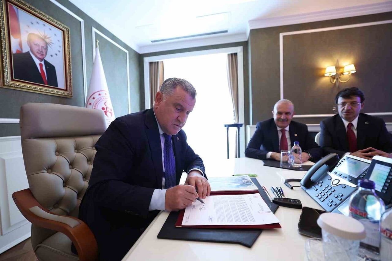 GENÇLİK VE SPOR BAKANI OSMAN AŞKIN BAK, VAN'A KAZANDIRILACAK "VAN STADYUMU VE YAŞAM KOMPLEKSİ"...