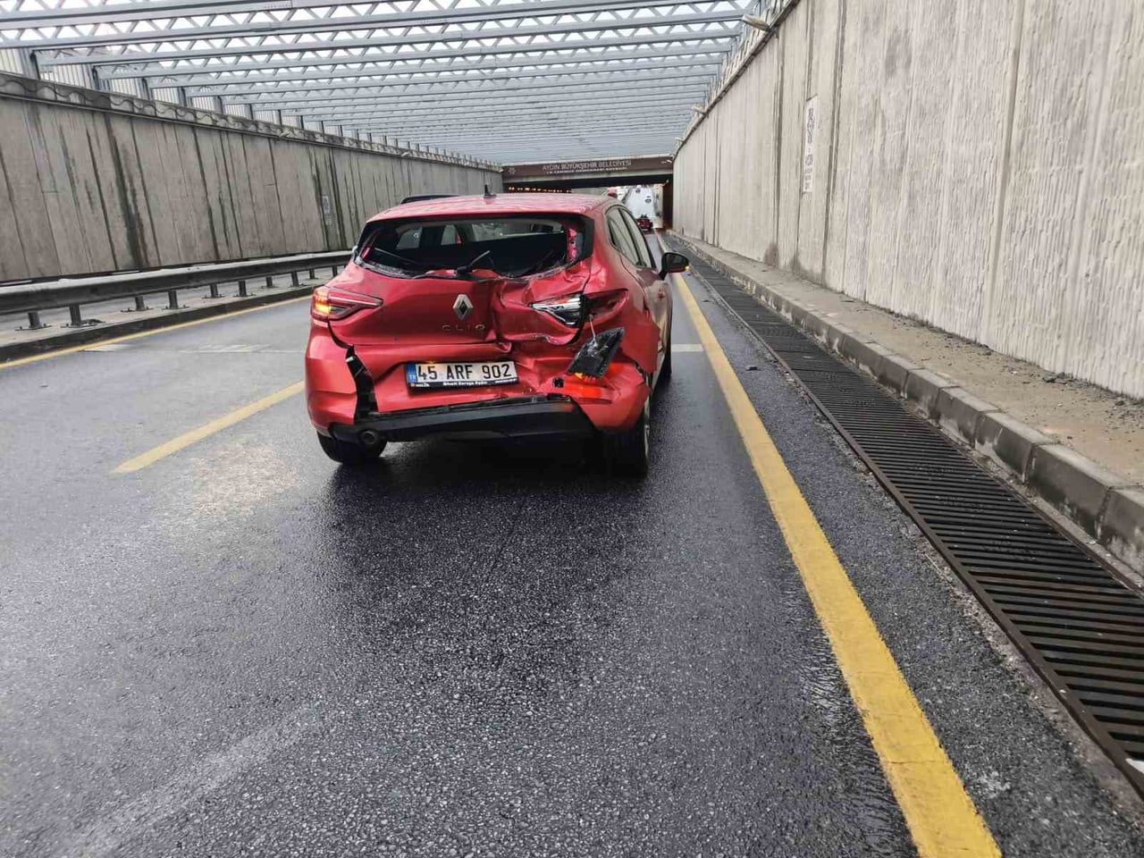 AYDIN EFELER İLÇE MERKEZİNDE OKULLARIN ÇIKIŞ SAATLERİNDE ANİDEN BASTIRAN SAĞNAK YAĞIŞ GÜNLÜK...