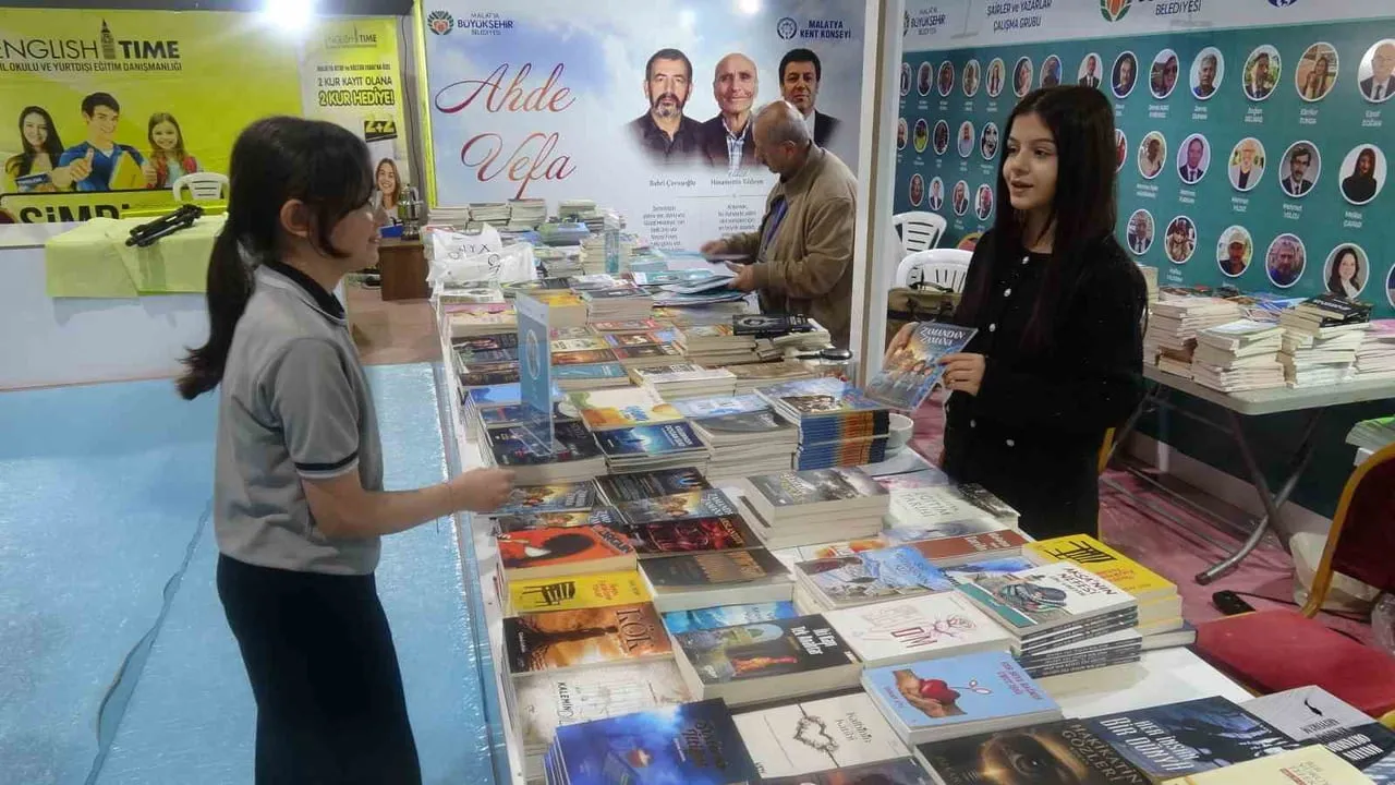 MALATYALI 12 YAŞINDAKİ ERVA, İLK KİTABINI TEKNOFEST’TEN İLHAM ALARAK YAZDI