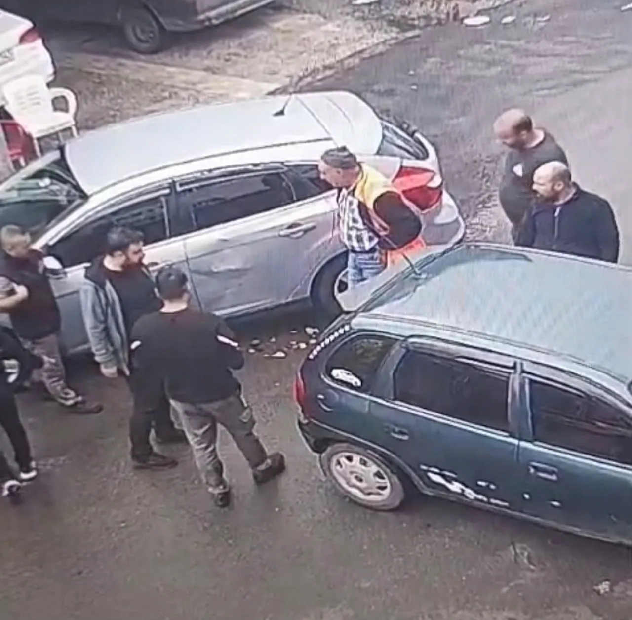 DİYARBAKIR’DA SANAYİ SİTESİNDE İKİ SÜRÜCÜNÜN KARIŞTIĞI KAZA, GÜVENLİK KAMERALARINA YANSIDI. KAZADA...