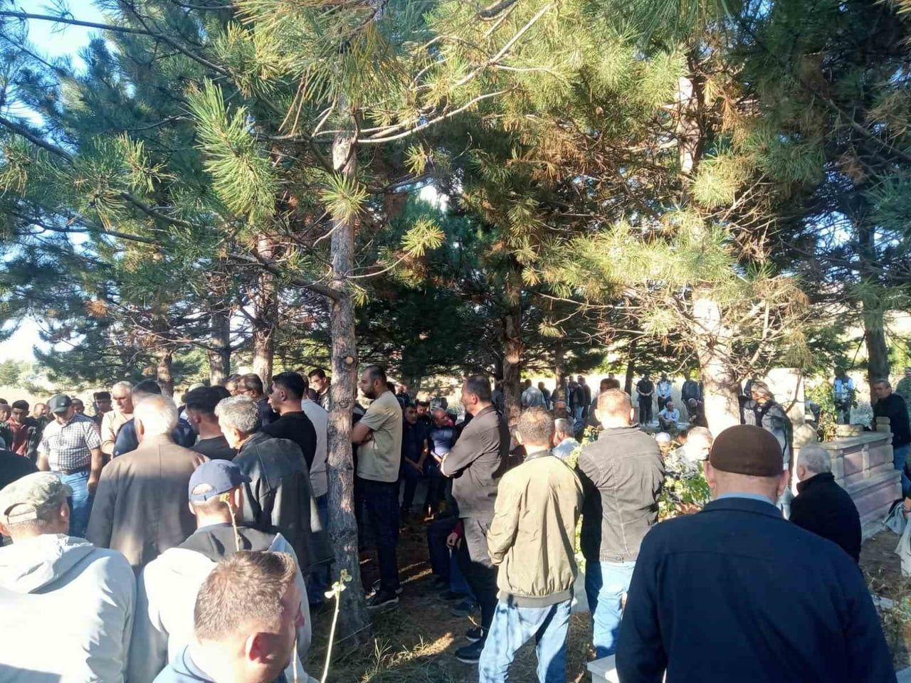 KAYSERİ'NİN DEVELİ İLÇESİNDE İŞ MAKİNESİ İLE SEVİSİN ÇARPIŞMASI SONUCUNU MEYDANA GELEN KAZADA...