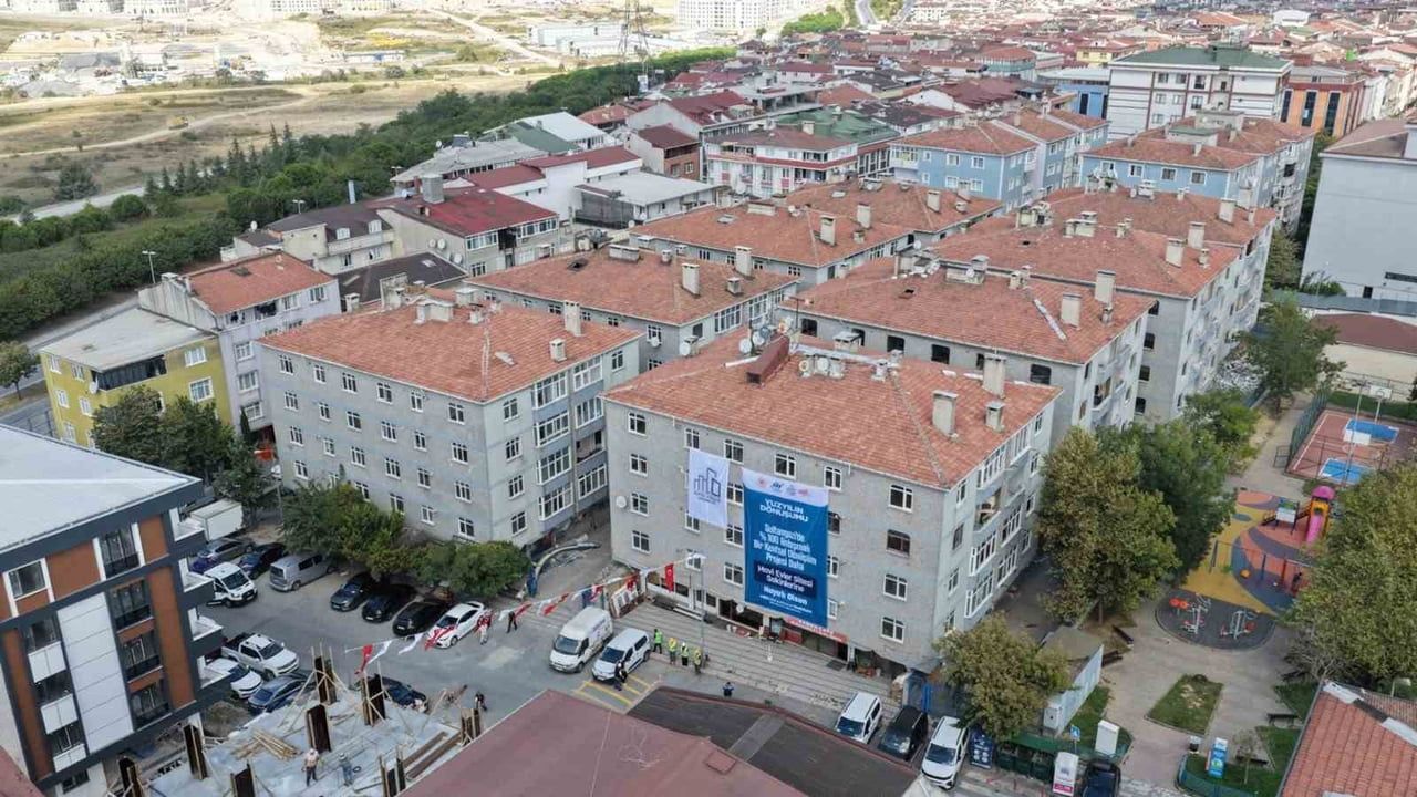 İSTANBUL SULTANGAZİ'DE KENTSEL DÖNÜŞÜM PROJESİ KAPSAMINDA 176 BAĞIMSIZ BÖLÜMÜ BULUNAN MAVİ EVLER...