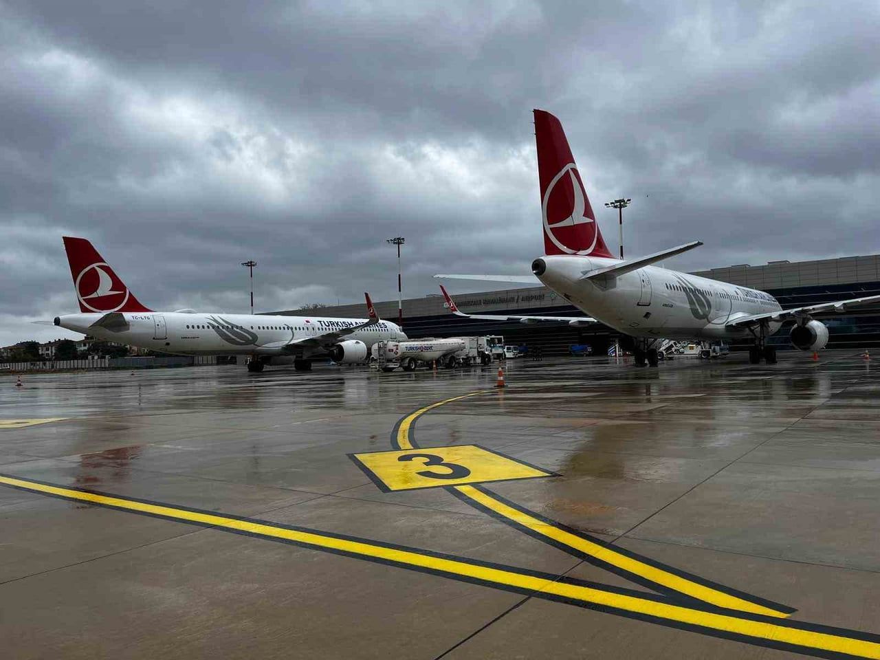 BARSELONA VE ÇUKUROVA’DAN KALKAN YOLCU UÇAKLARI İSTANBUL’DAKİ OLUMSUZ HAVA ŞARTLARI NEDENİYLE...