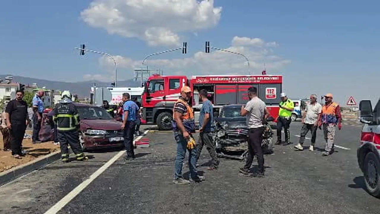 Gaziantep'te iki otomobil çarpıştı: 5 yaralı