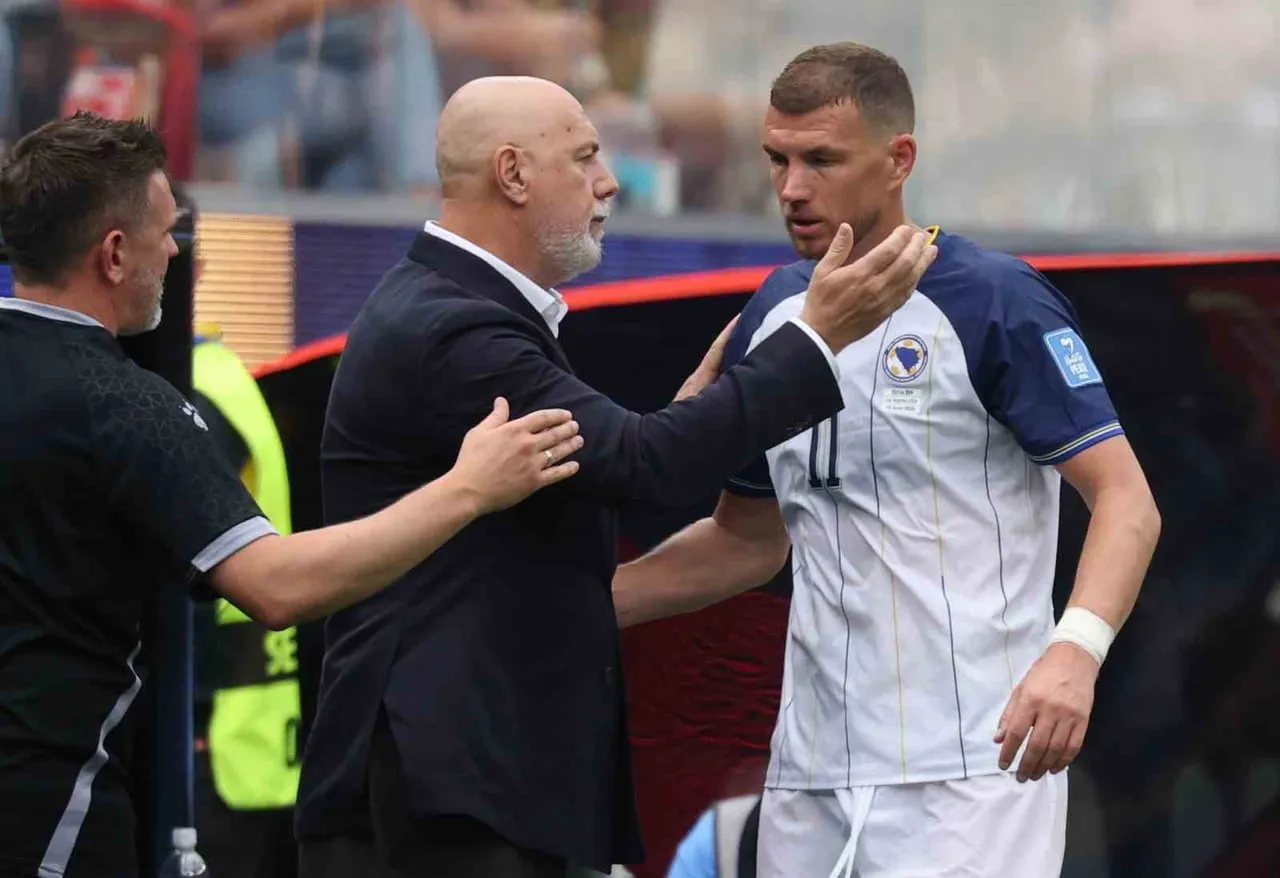 ALMAN EKİBİ SCHALKE 04'TA FORMA GİYEN BOSNA HERSEKLİ FUTBOLCU EDİN DZEKO, 2 EKİM'DE OYNAYACAKLARI...