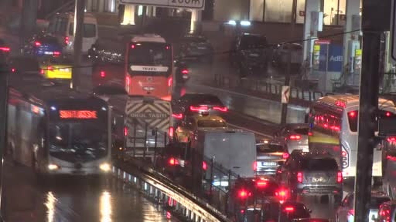 İstanbul’da  trafik durma noktasına geldi
