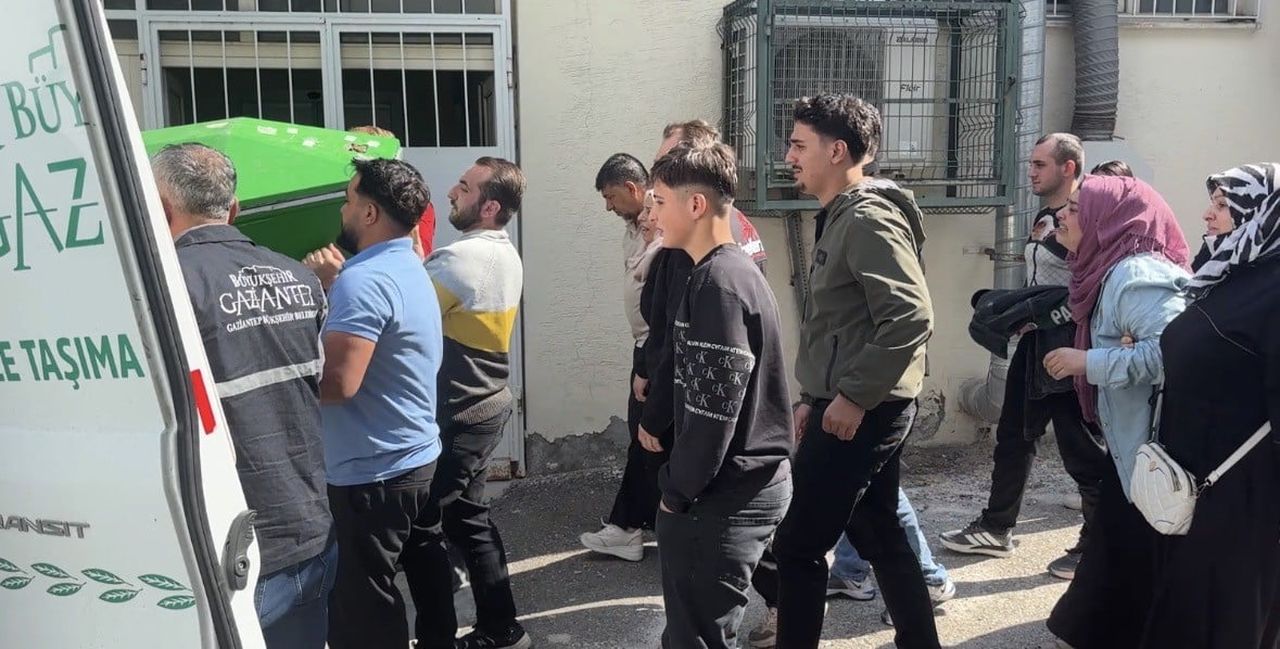 BIÇAKLANARAK ÖLDÜRÜLEN MUHAMMED'İN CENAZESİ TESLİM EDİLDİ: ANNENİN FERYADI YÜREK YAKTI