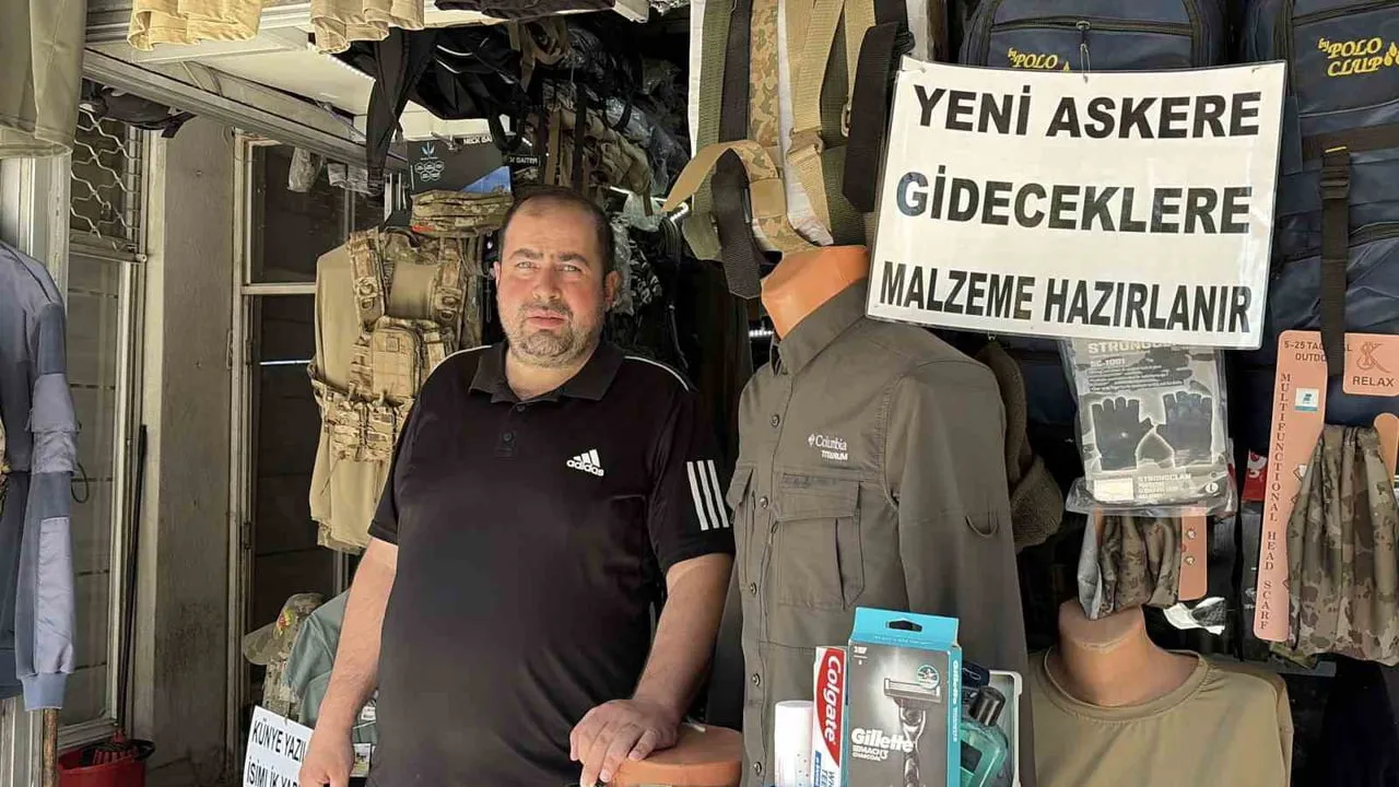 KAYSERİ'DE 3 KUŞAKTIR ASKERİ MALZEME SATAN İBRAHİM ÖZYÜREK, ASKERE GİDECEK OLAN VATANDAŞLARA...
