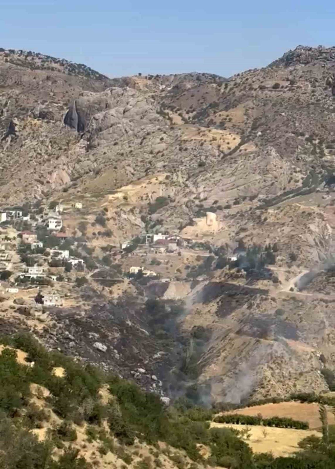 ADIYAMAN'IN KAHTA İLÇESİNDE SABAH SAATLERİNDE TARİHİ ESKİ KAHTA KALESİ YAKINLARINDA ÇIKAN ORMAN...