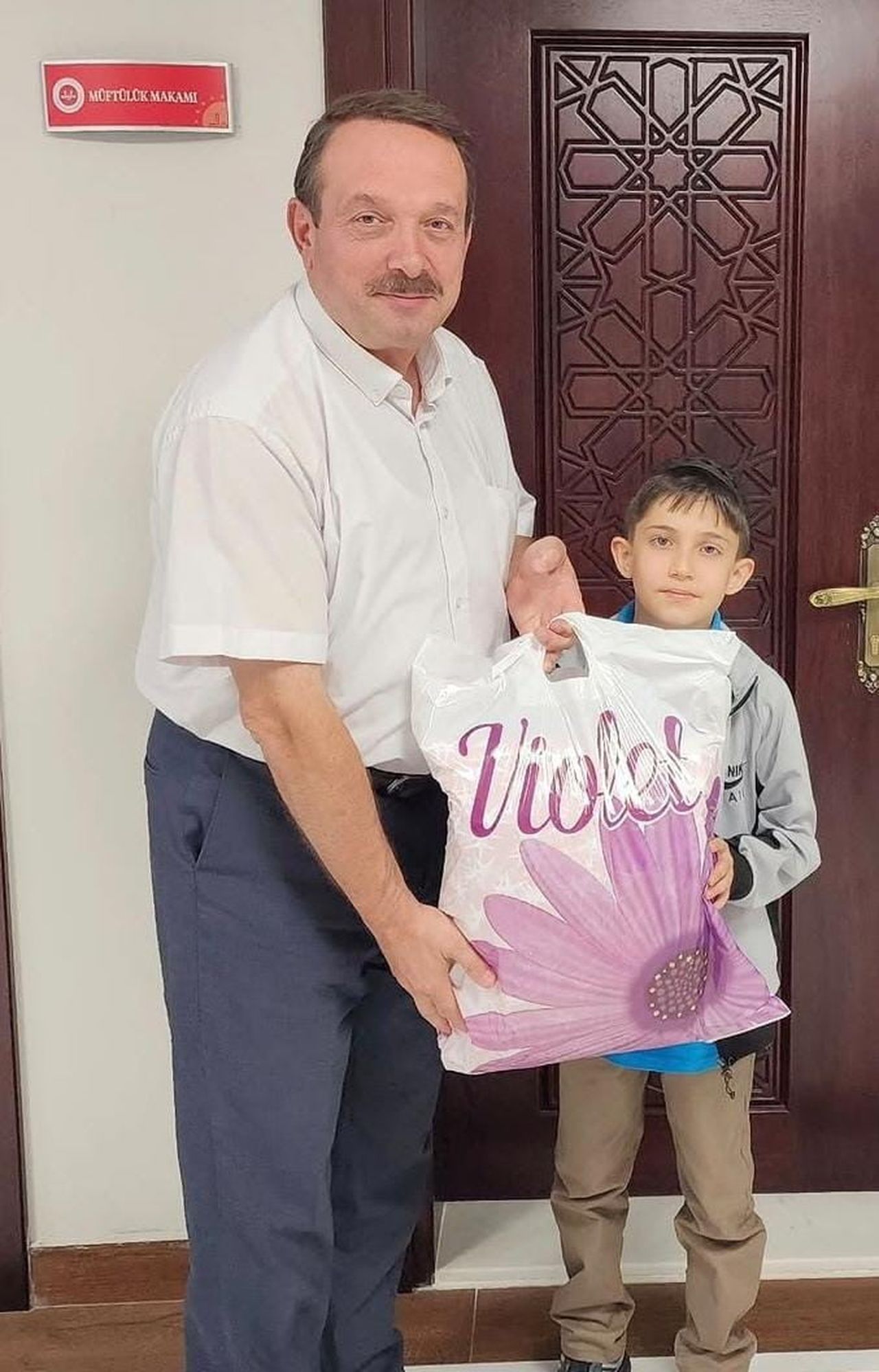 ESKİŞEHİR’DE DÜZENLENEN HAFIZLIK VE KUR’AN-I KERİM’İ YÜZÜNDEN GÜZEL OKUMA YARIŞMASI’NDA HACI HİLMİ...