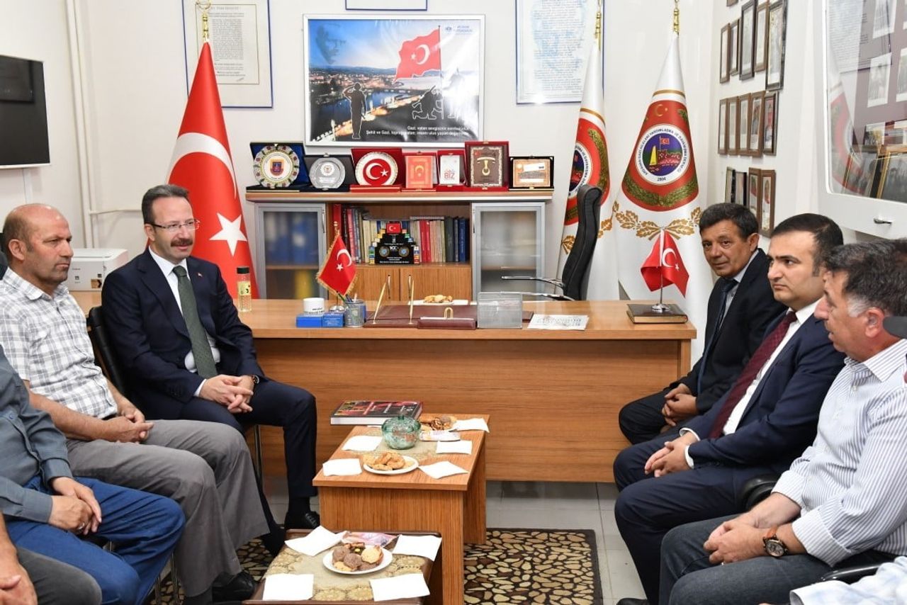 VALİ YAMLI, ŞEHİT VE GAZİ AİLELERİ DERNEĞİNİ ZİYARET ETTİ. (OLGUN YILDIZ/ARDAHAN-İHA)
