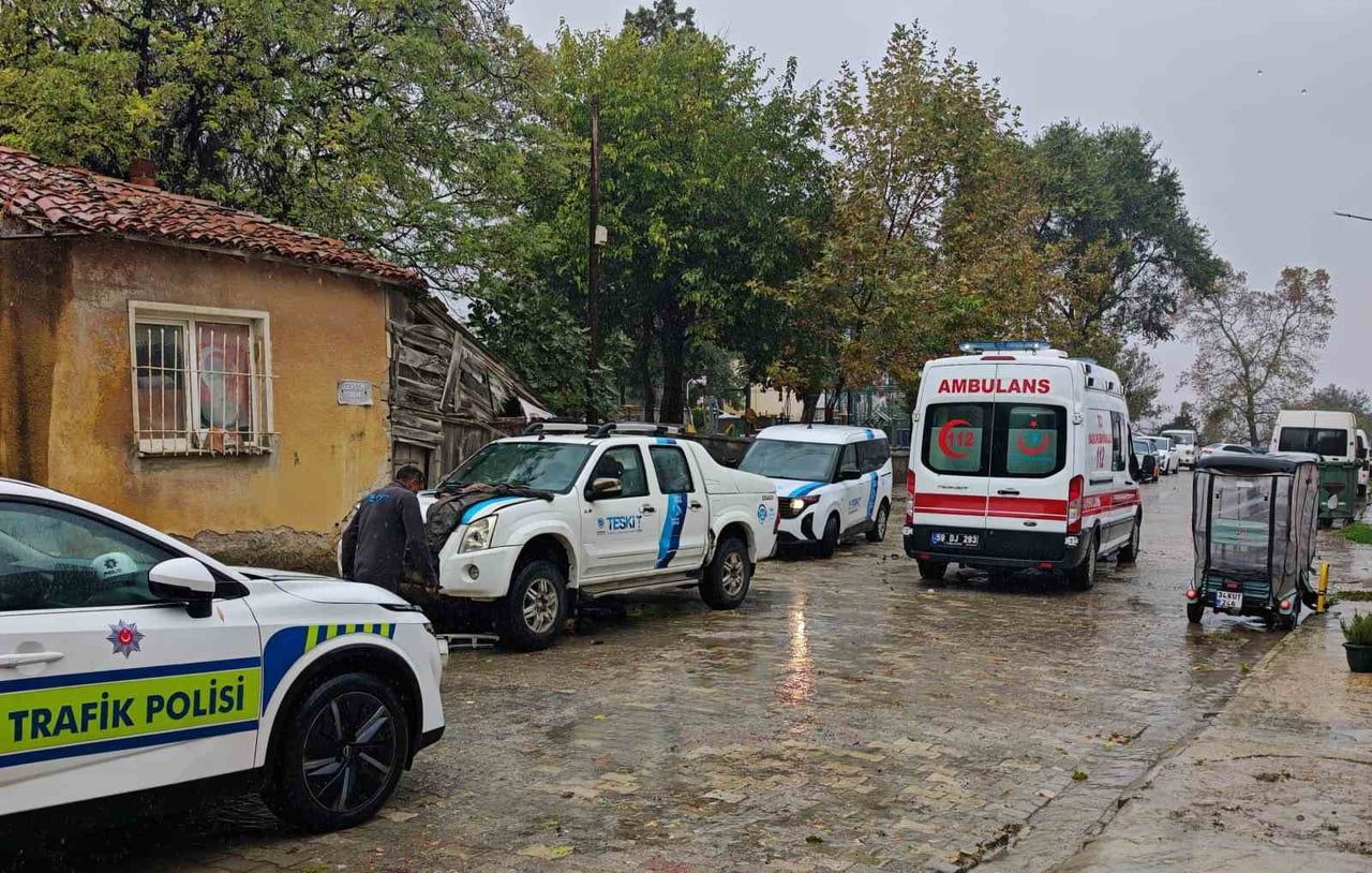 TEKİRDAĞ’IN MALKARA İLÇESİNDE, TESKİ’YE AİT RESMİ PLAKALI ARAÇ İLE MOTOSİKLETİN ÇARPIŞMASI SONUCU...