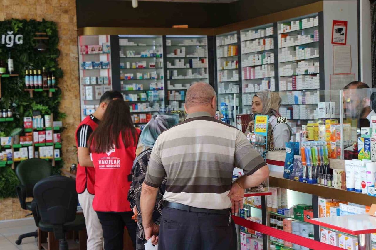 SAMSUN VAKIFLAR BÖLGE MÜDÜRLÜĞÜ EKİPLERİ, HAYIR ŞARTI GEREĞİ İHTİYAÇ SAHİBİ VATANDAŞLARIN EKMEK...