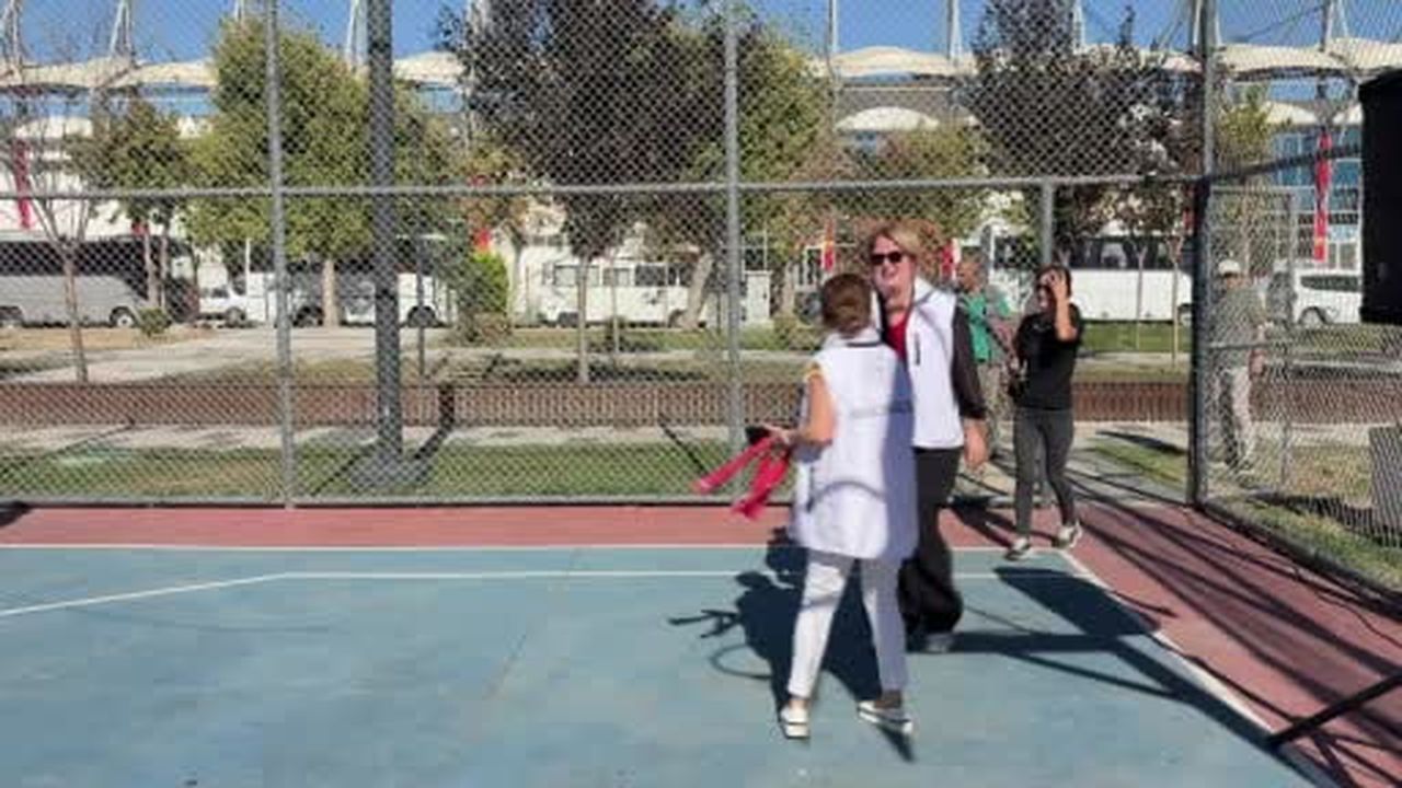 Kırklareli'nde kadınlar, fizyoterapist eşliğinde günün yorgunluğunu attı