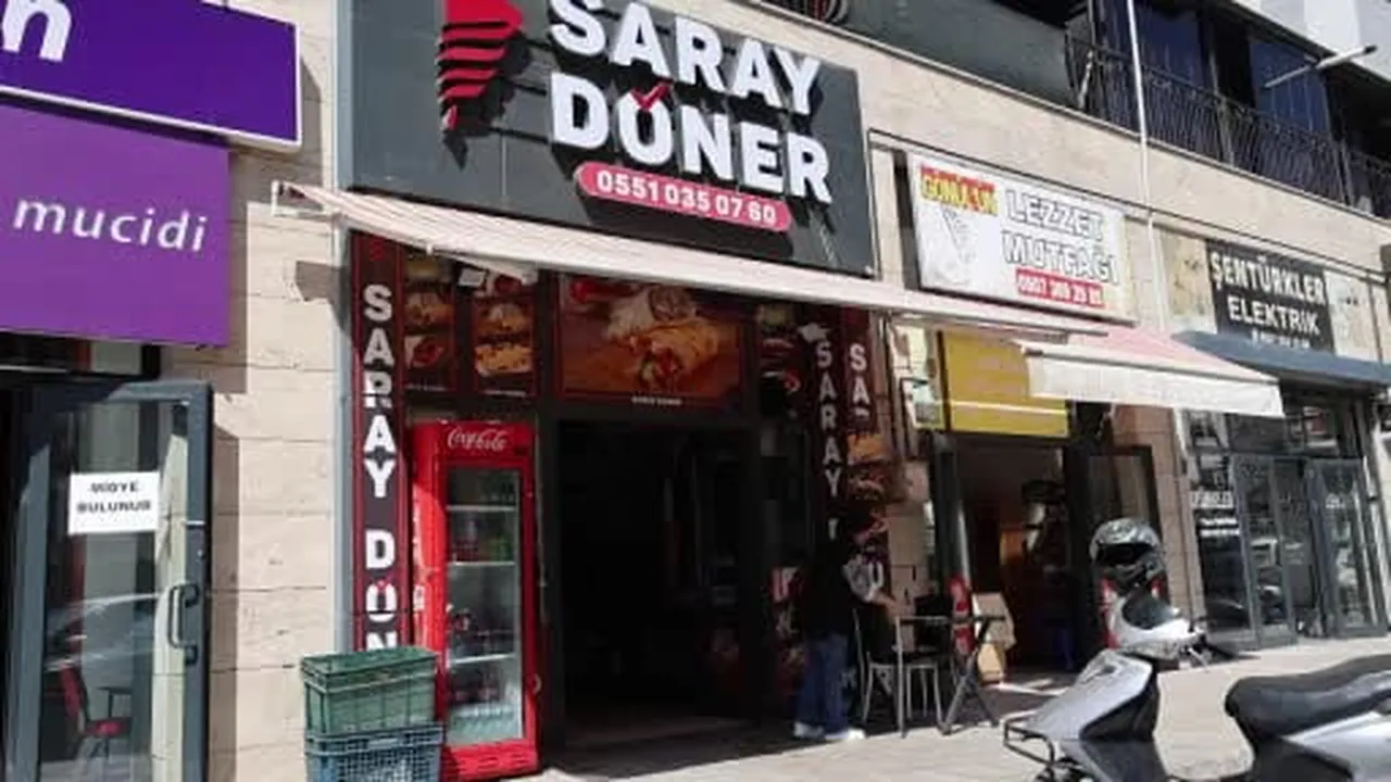 Elazığ'da iki çocuk annesi kadın girişimci, döner tezgahının başına geçti
