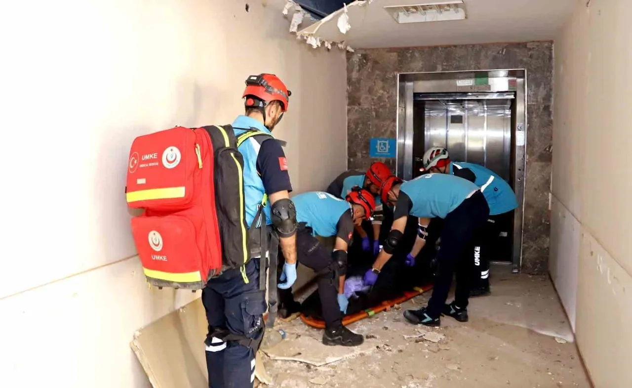 ŞANLIURFA’DA UMKE'NİN 6.9'LUK DEPREM TATBİKATI GERÇEĞİ ARATMADI