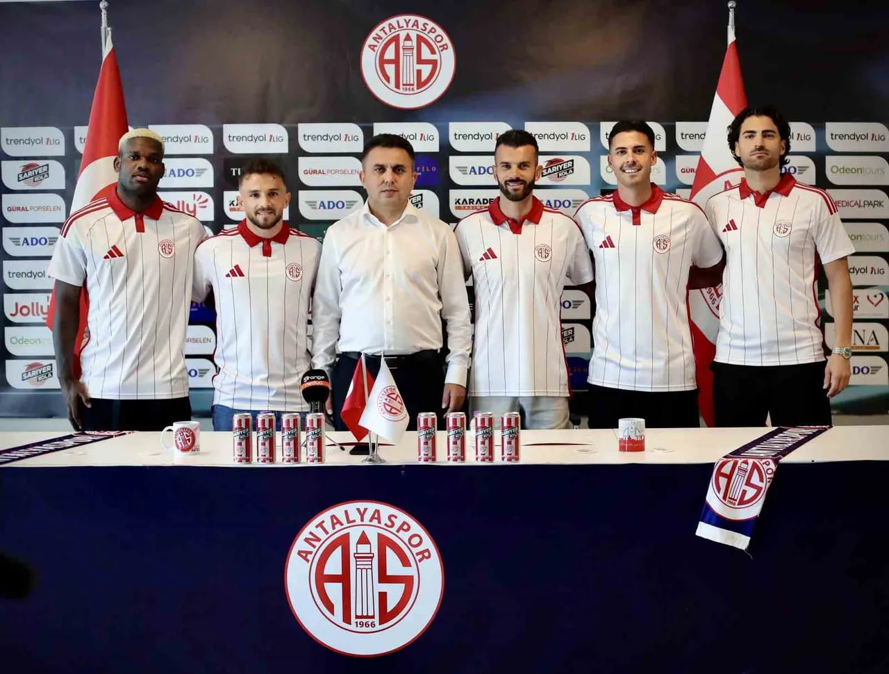 TFF 1. LİG EKİPLERİNDEN ANTALYASPOR, FIFA VE TFF'DEKİ DOSYALARINI KAPATARAK TRANSFER TAHTASINI...