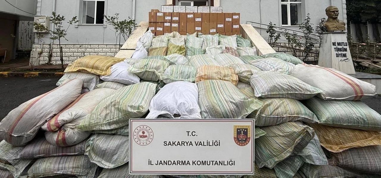 OPERASYONDA 4 TON KAÇAK TÜTÜN, 700 BİN BOŞ VE 10 BİN DOLDURULMUŞ MAKARON ELE GEÇİRİLD