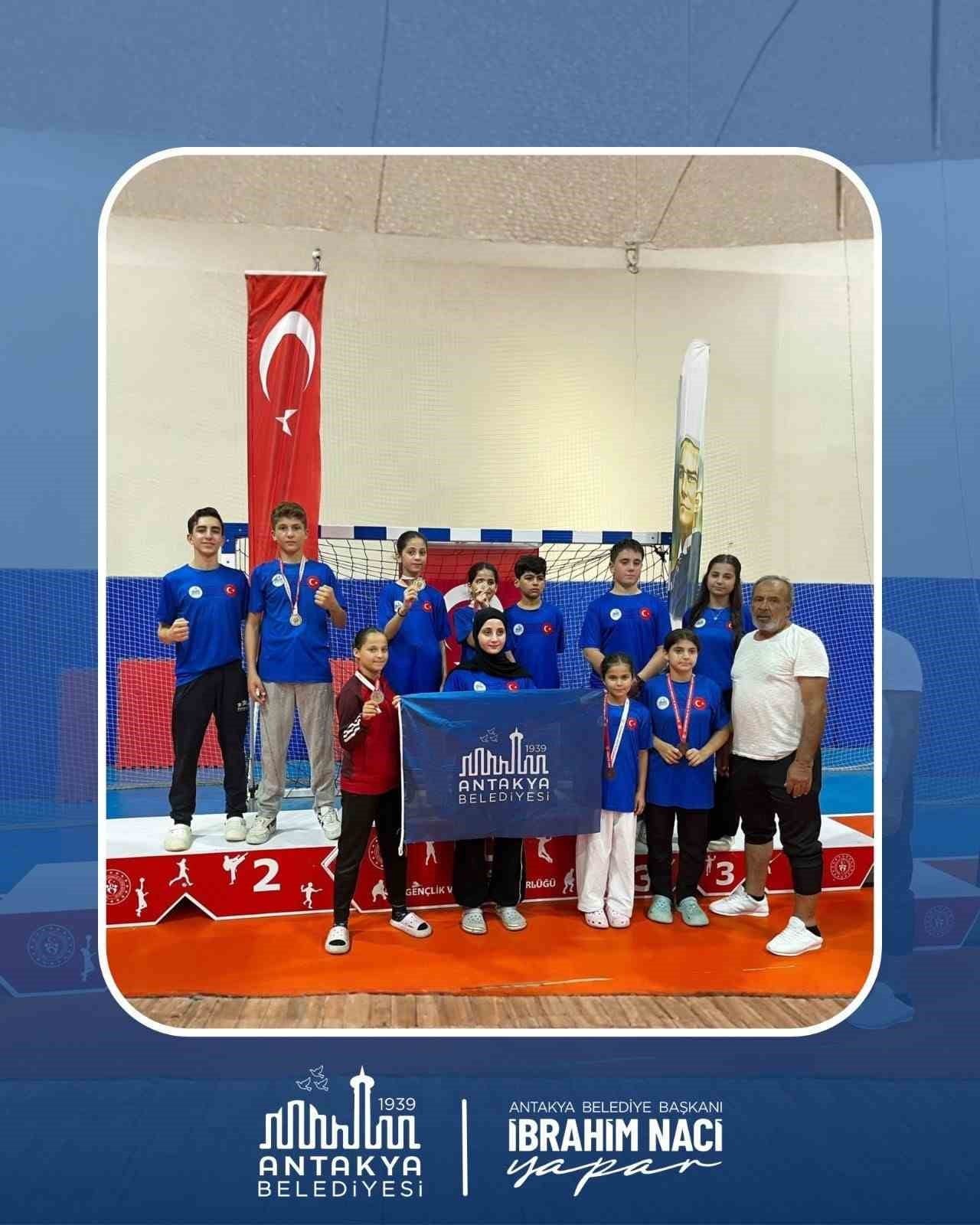 ANTAKYA BELEDİYESİ KARATE TAKIMI SPORCULARI, HATAY’IN KURTULUŞU İLLER ARASI KARATE YARIŞMASI’NDA...