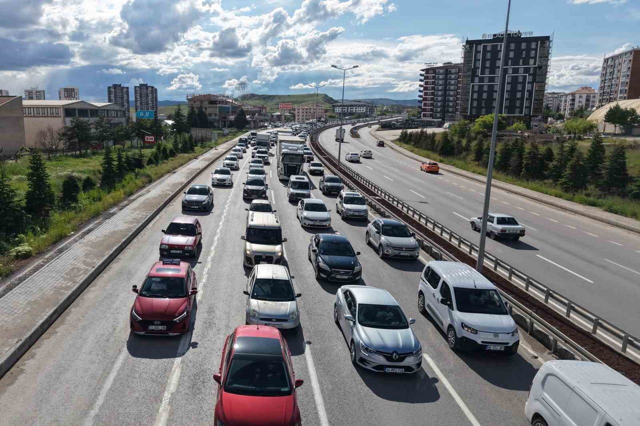 43 İLİN GEÇİŞ NOKTASI "KİLİT KAVŞAK" KIRIKKALE'DE, 9 GÜNLÜK KURBAN BAYRAMI TATİLİ DOLASIYLA...