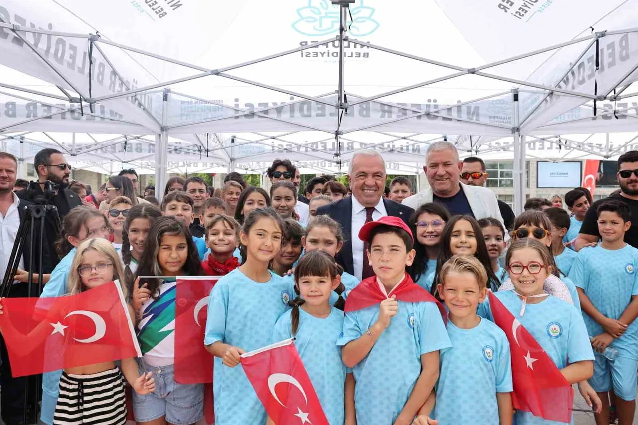 NİLÜFER BELEDİYESİ, 30 AĞUSTOS ZAFER BAYRAMI’NIN 104’ÜNCÜ YIL DÖNÜMÜNÜ CUMHURİYET MEYDANI’NDA...