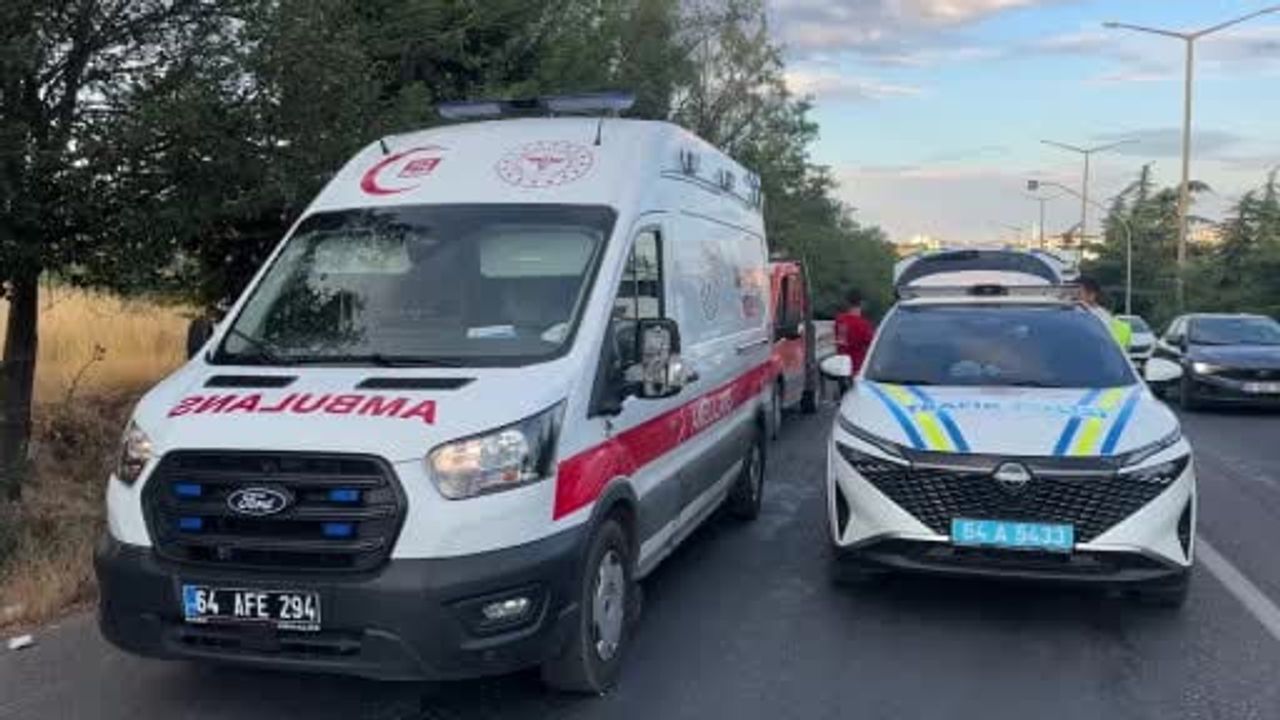 Uşak'ta otomobilin tıra arkadan çarptı: 4 yaralı