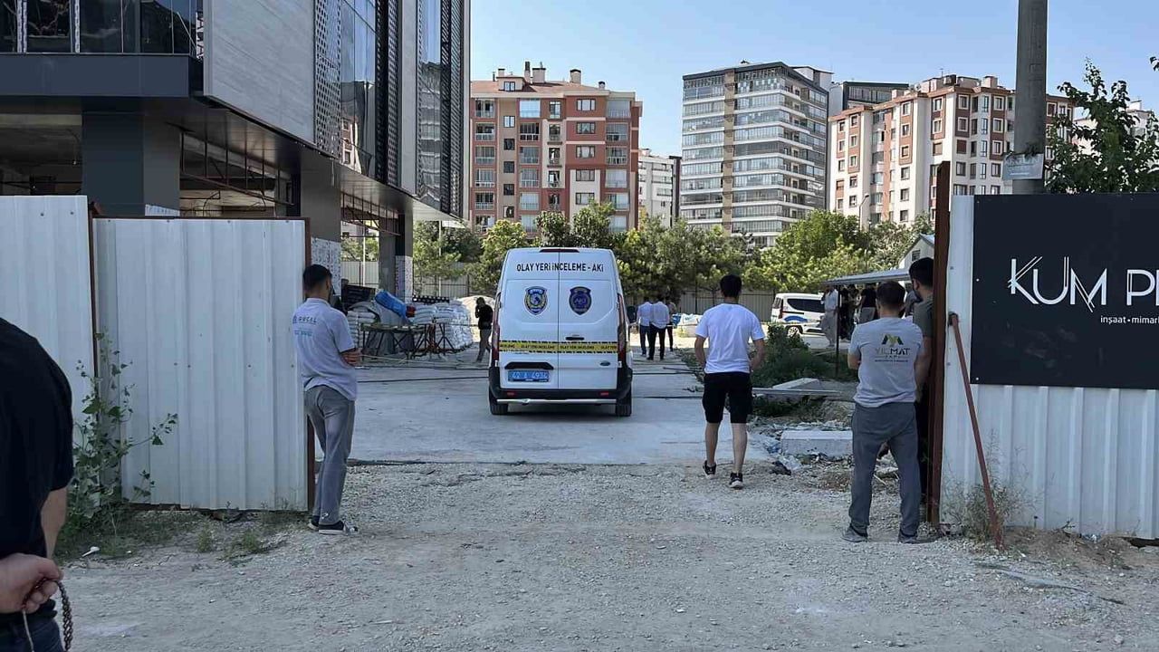 KONYA'DA İNŞAATIN DIŞ CEPHESİNE KURULAN KULE YÜK ASANSÖRÜNDEN YEDİNCİ KATTAN BETON ZEMİNE DÜŞEN...