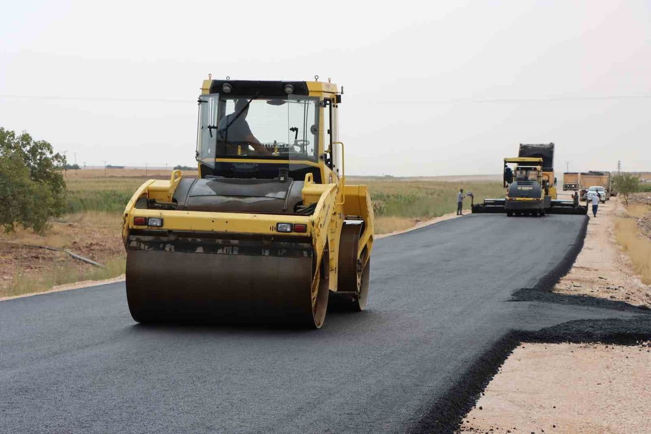 ŞANLIURFA’DA 4 İLÇEYİ BİRBİRİNE BAĞLAYAN YOLDA HUMMALI ÇALIŞMA