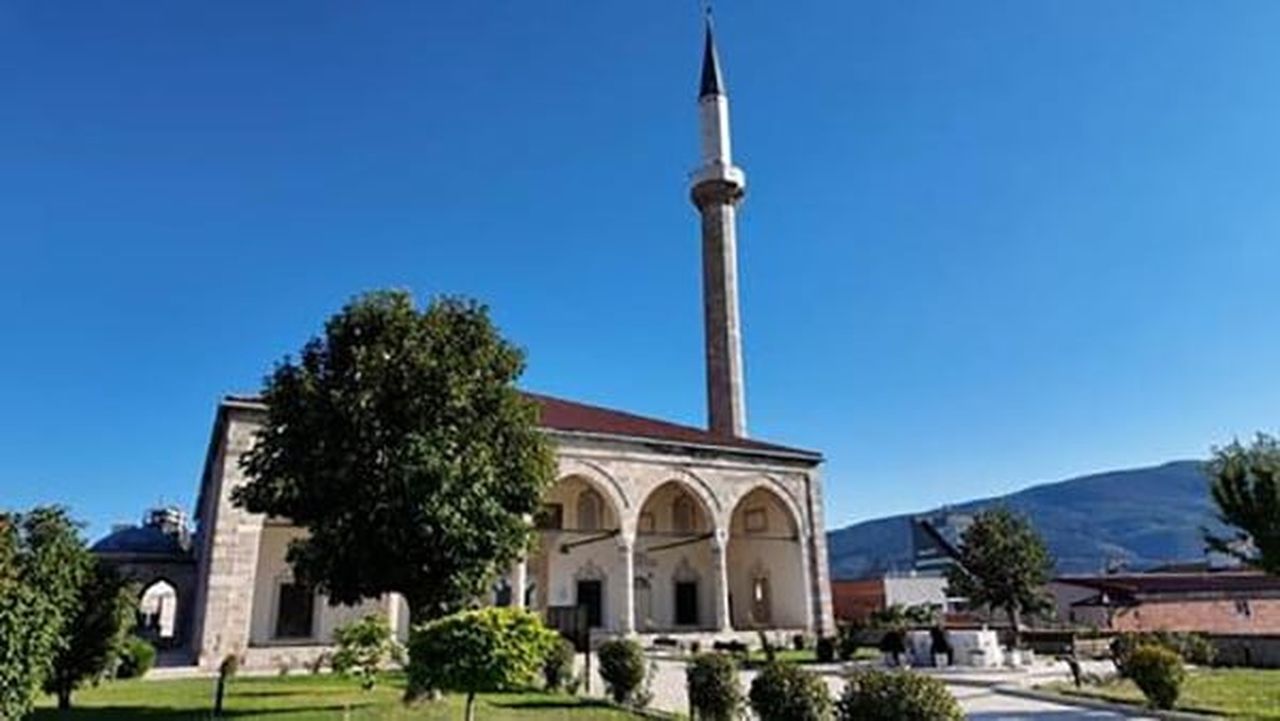 KUZEY MAKEDONYA’NIN BAŞKENTİ ÜSKÜP’TE BULUNAN OSMANLI DÖNEMİNDEN BUGÜNE GELEN SULTAN MURAT CAMİİ...