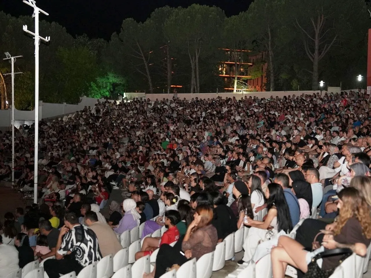 DENİZLİ BÜYÜKŞEHİR BELEDİYESİ YAZ SİNEMALARI İLE 2 DEV YAPIT DAHA HALKLA BULUŞUYOR. TÜRK...
