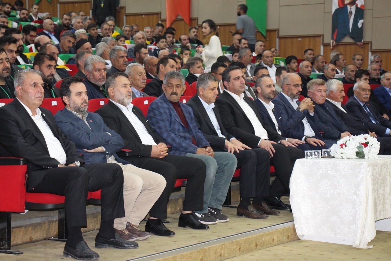 HÜDA PAR AĞRI 5. OLAĞAN İL KONGRESİ, AĞRI KÜLTÜR VE KONGRE MERKEZİ'NDE BÜYÜK BİR KATILIMLA...