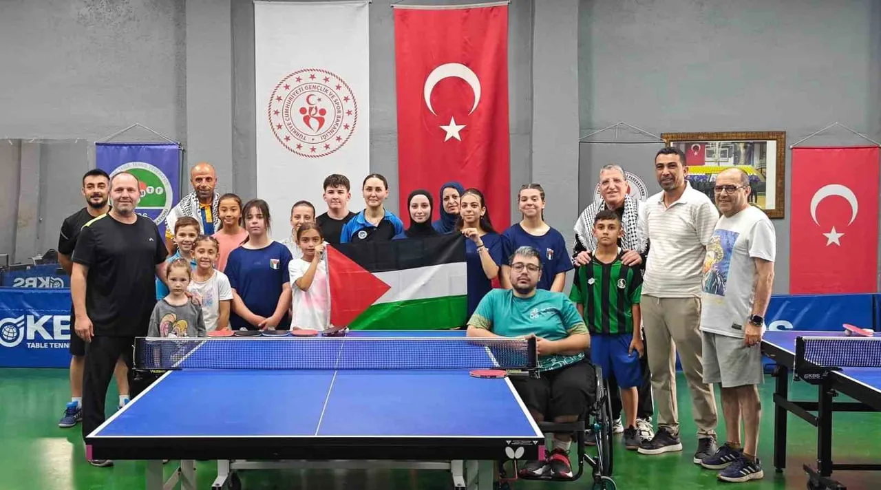 FİLİSTİN MASA TENİSİ MİLLİ TAKIMI, HAZIRLIK KAMPI ÇERÇEVESİNDE SAKARYA'DA SPORSEVERLERLE VE...