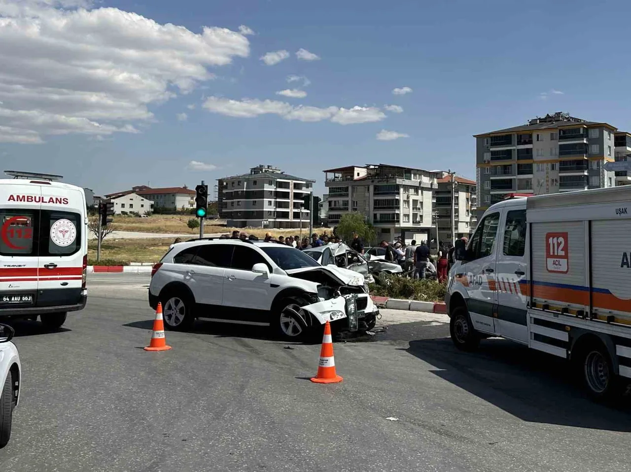 UŞAK’TA OTOMOBİL İLE CİPİN ÇARPIŞMASI SONUCU 3 KİŞİ YARALANARAK HASTANEYE KALDIRILDI.