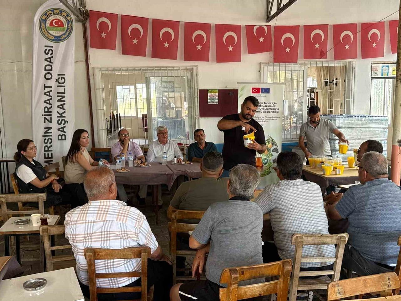 MERSİN’DE ÇİFTÇİLERE YÖNELİK GERÇEKLEŞTİRİLEN SAHA EĞİTİMLERİNDE, AKDENİZ MEYVE SİNEĞİYLE...