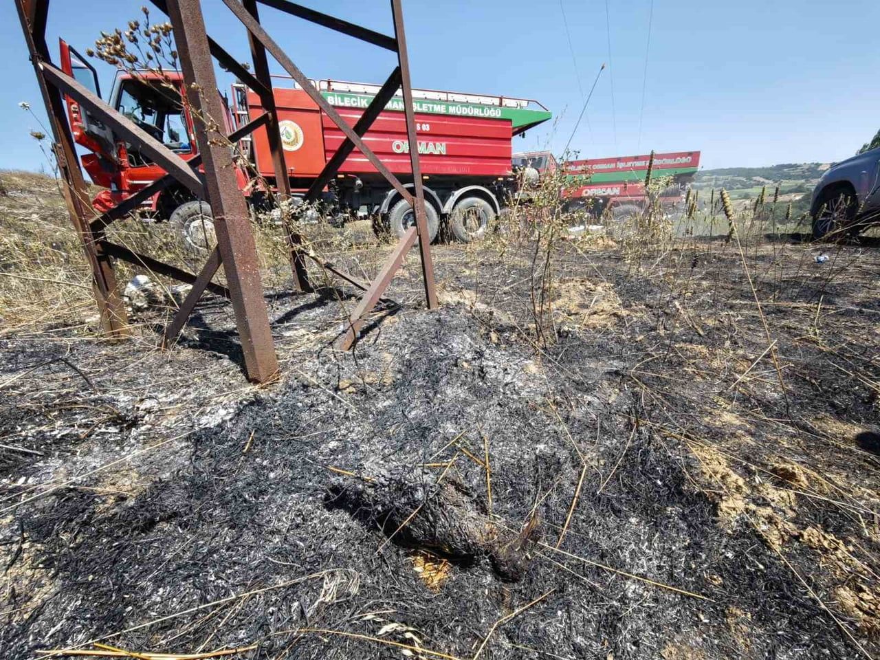 İLK BELİRLEMELERE GÖRE YANGIN, BİR KUŞUN ELEKTRİK TELLERİNE ÇARPMASI SONUCU ÇIKTI. KUŞ TELEF...