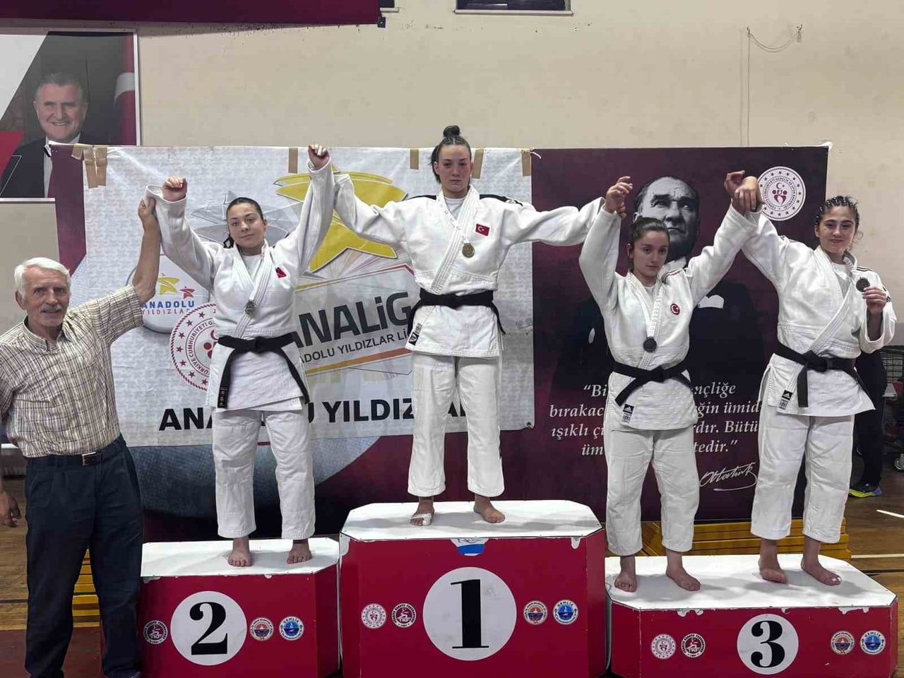 ANADOLU YILDIZLAR LİGİ JUDO YARI FİNAL MÜSABAKALARI'NA ESKİŞEHİR'DEN KATILAN TUANA KAMBUR, KENDİ...