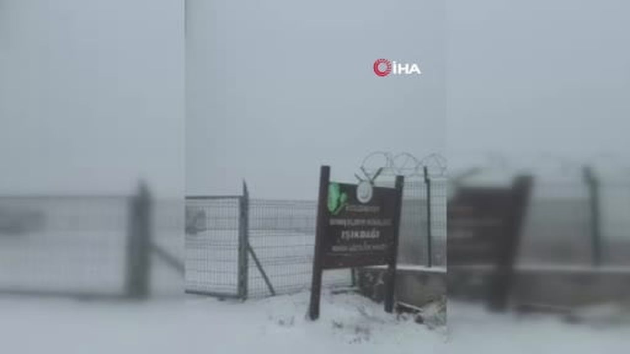 Mevsimin ilik karı Ankara'ya yağdı