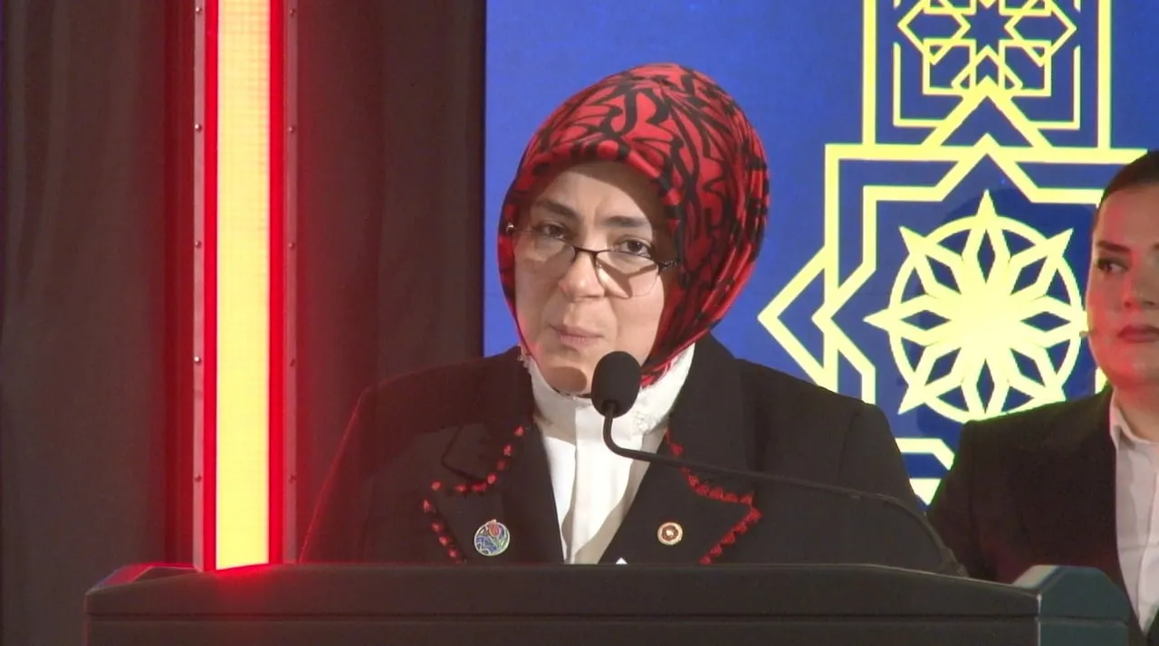TUĞBA IŞIK ERCAN AÇILIŞ KONUŞMASINDA "TÜRK DEVLET GELENEĞİNDE EGEMENLİK, ATAERKİL BİR YAPIDAN...