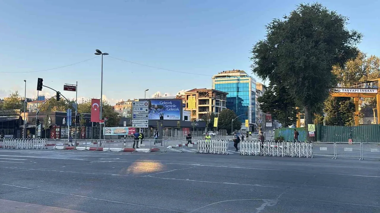 30 AĞUSTOS ZAFER BAYRAMI KUTLAMALARI NEDENİYLE VATAN CADDESİ TRAFİĞE KAPATILDI