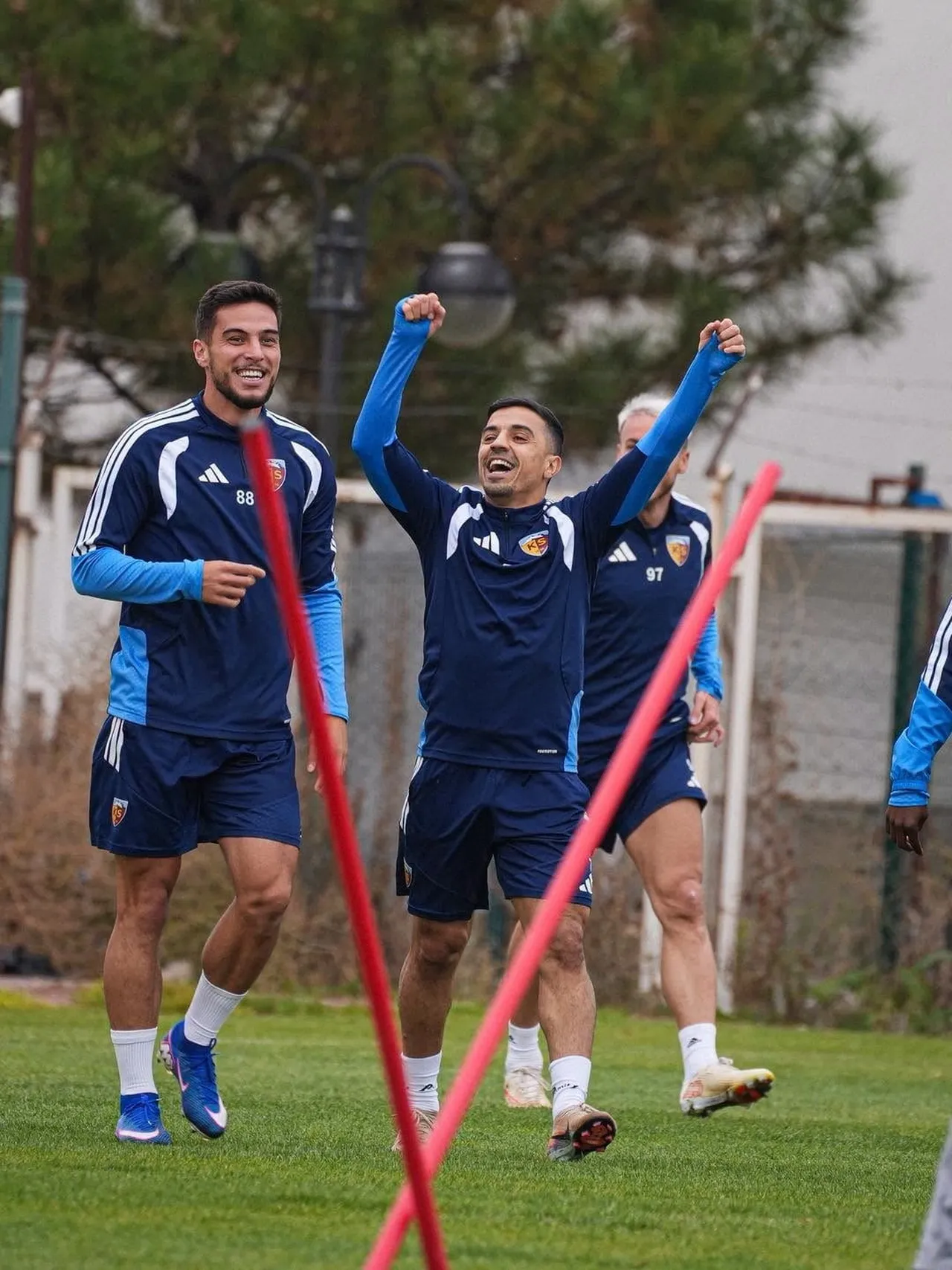KAYSERİSPOR SAHASINDA OYNAYACAĞI MUĞLASPOR MAÇI HAZIRLIKLARINI SÜRDÜRÜYOR.