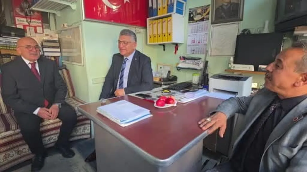 Kütahya'nın 43 yıllık muhtarına anlamlı ziyaret